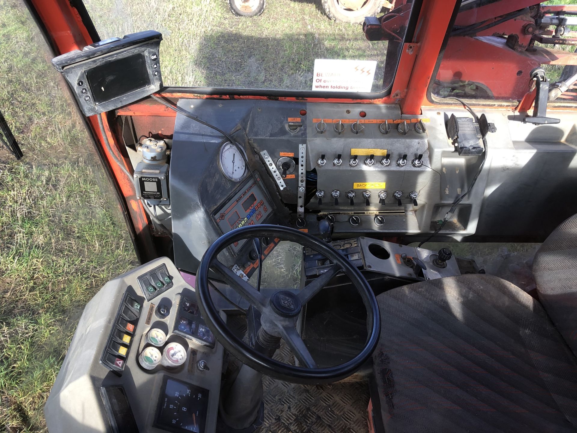 P205 ONG SANDS LOWLINE 2000 24 METRE SELF PROPELLED SPRAYER - Image 16 of 19