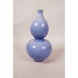 A Chinese porcelain double gourd vase with an ombré blue glaze, 8½" high