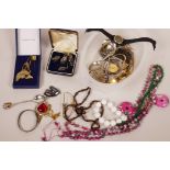 A small quantity of good quality costume jewellery