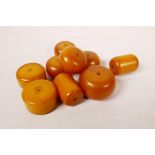 A quantity of loose horn and amber style beads