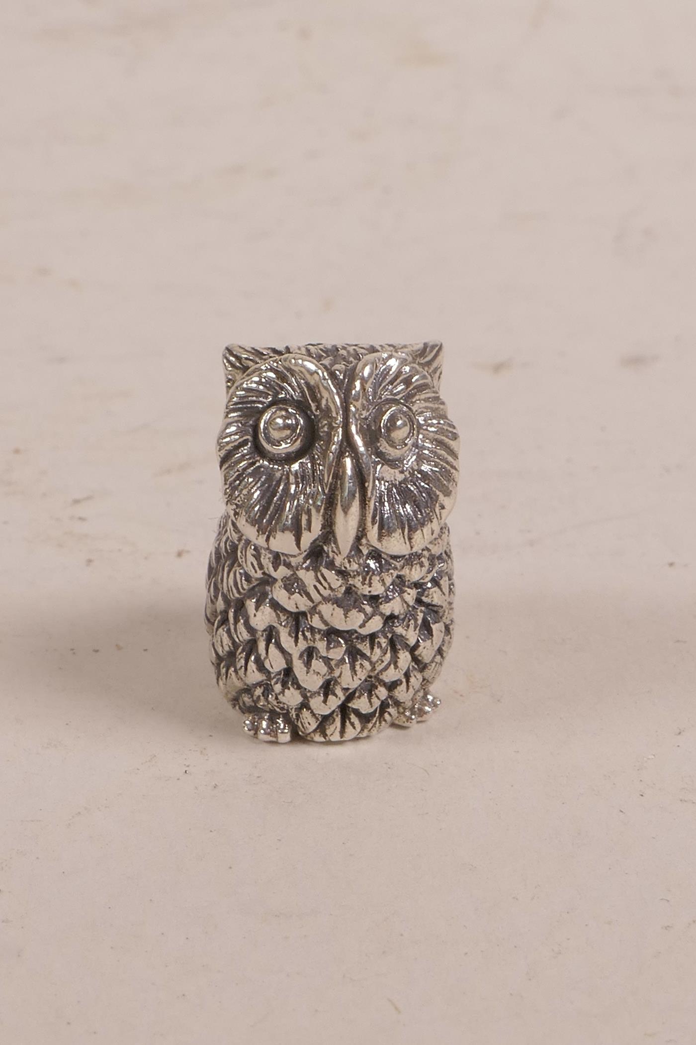 A miniature 925 silver pin cushion in the form of an owl, 1" - Image 2 of 3