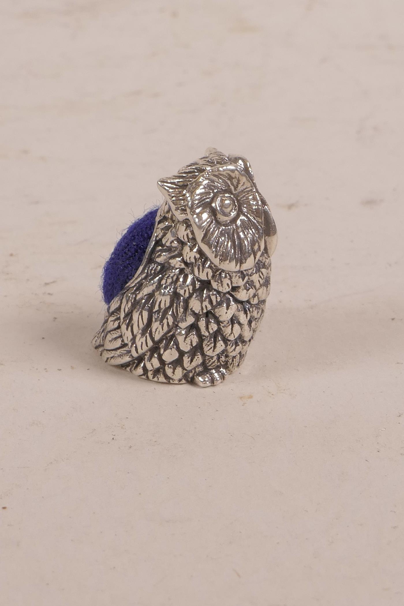 A miniature 925 silver pin cushion in the form of an owl, 1"
