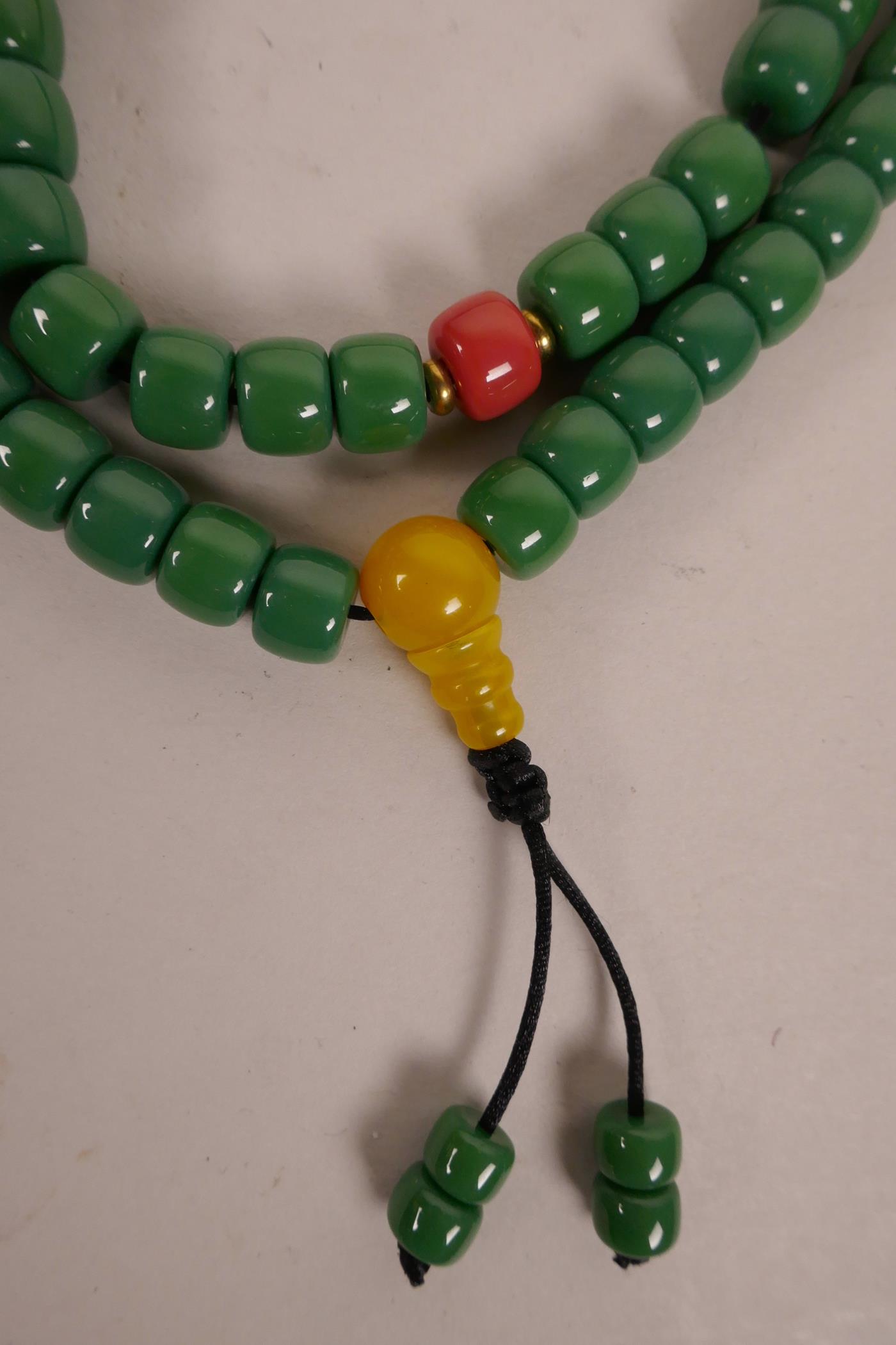 A string of green glass mala beads with coloured feature beads, 34" long - Image 2 of 2