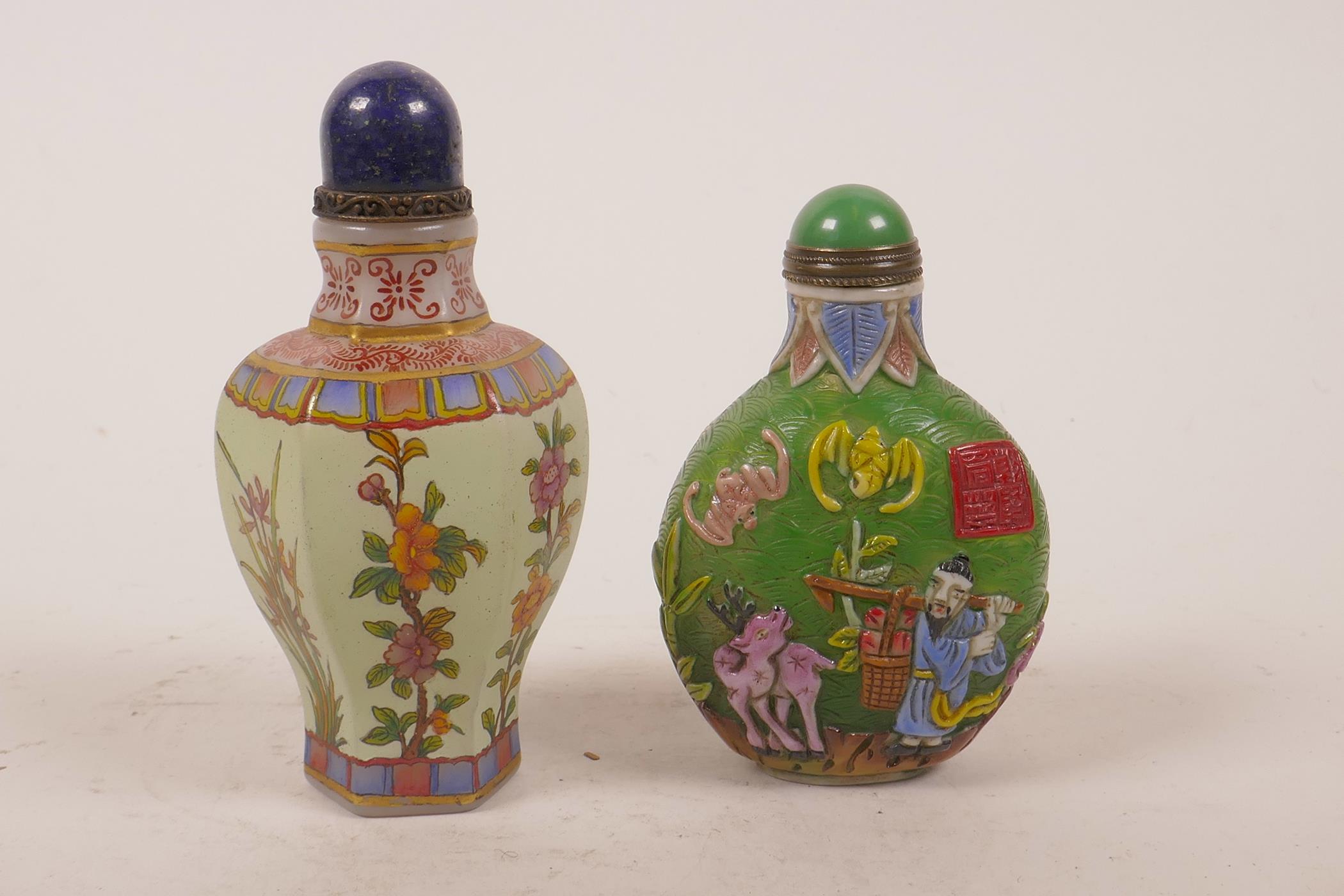 A Chinese enamelled glass snuff bottle decorated with flowers, together with another glass snuff - Image 2 of 3