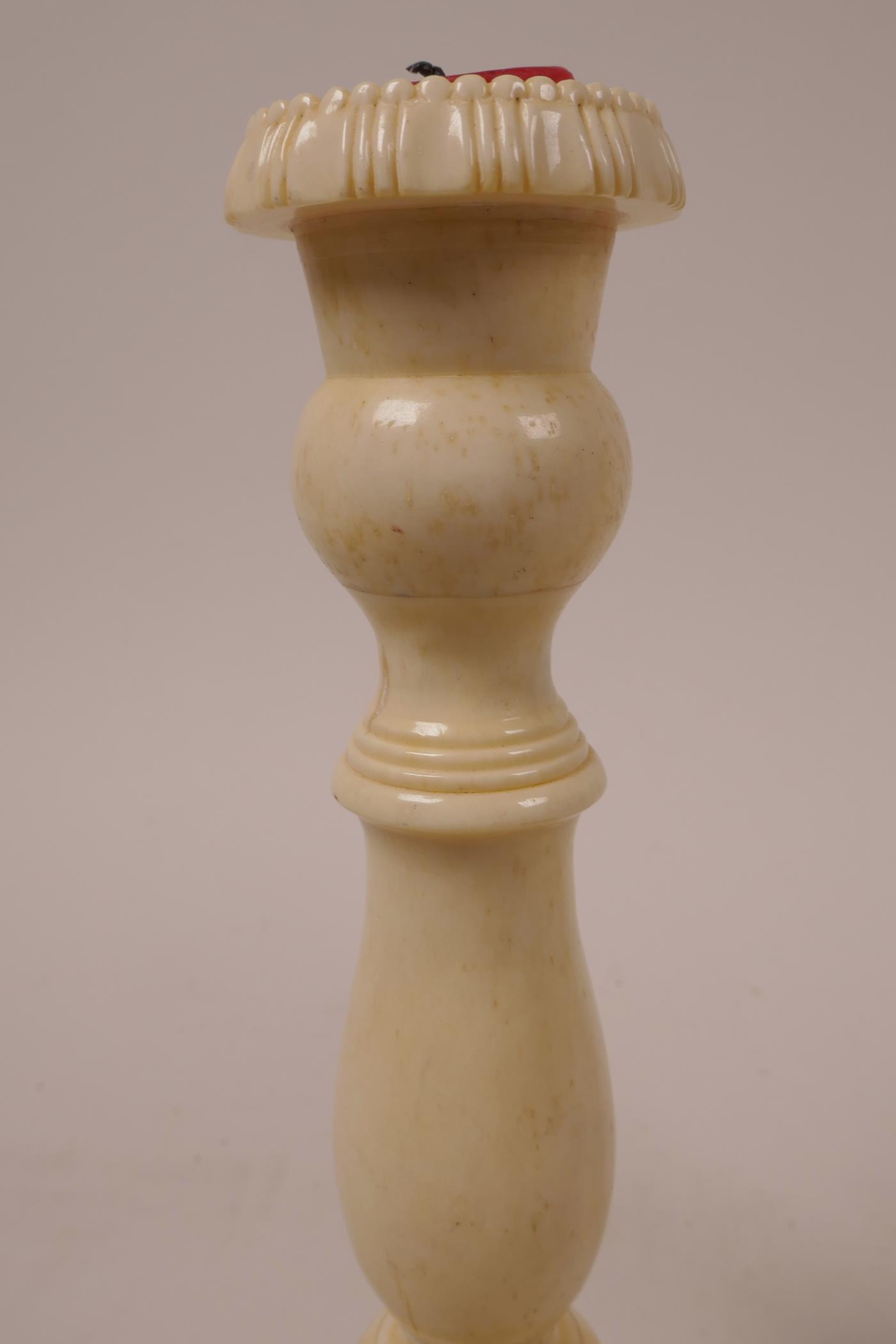 A pair of C19th bone candlesticks with turned columns, 8" high x 3" wide - Image 4 of 5