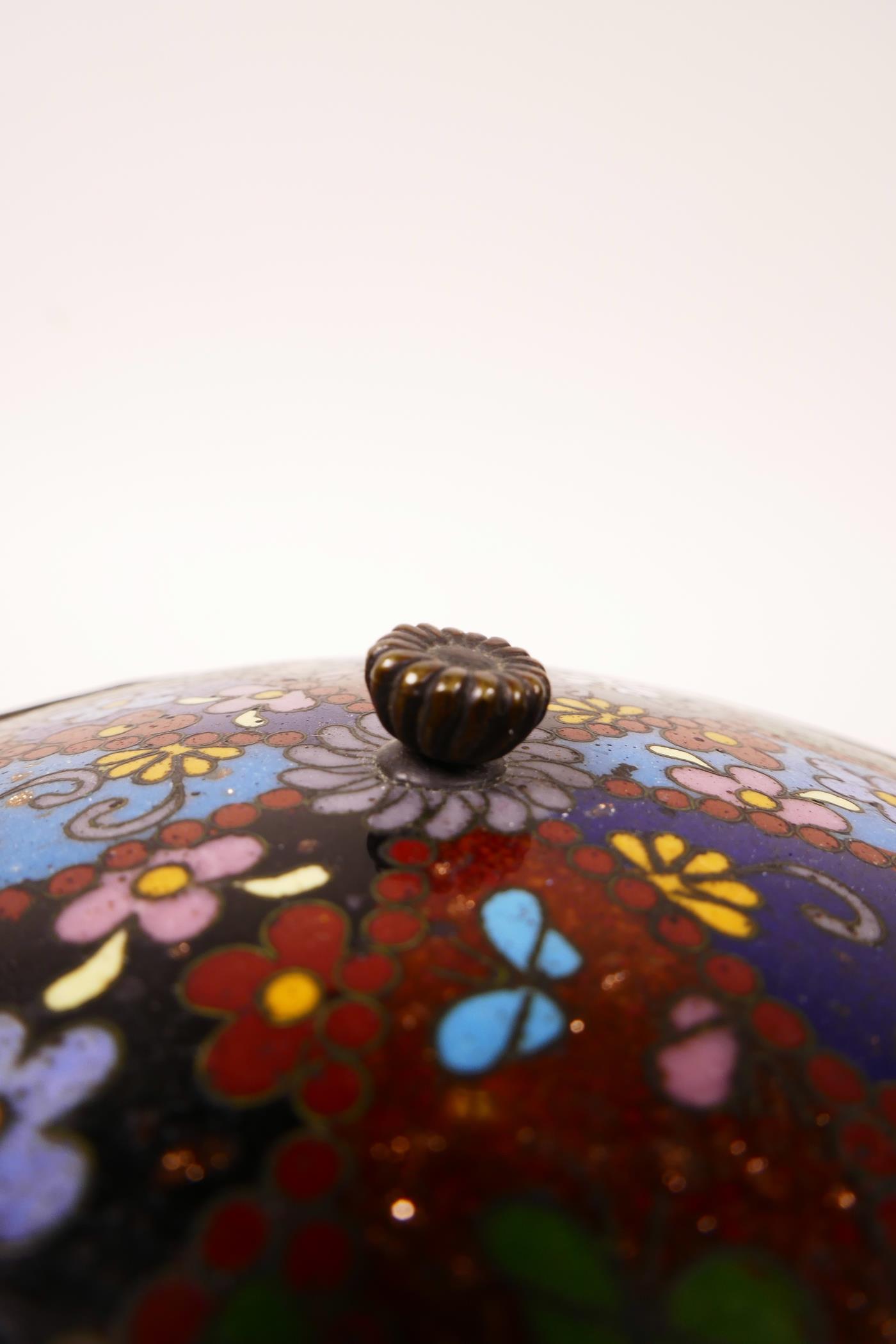 A cloisonne jar and cover, 5" high - Image 6 of 6