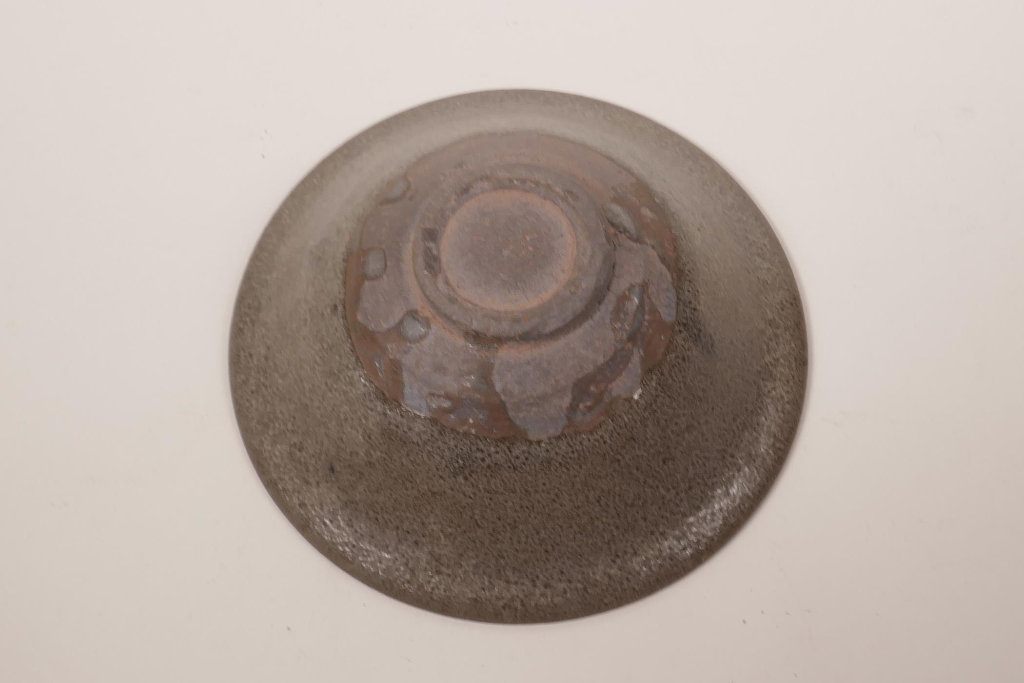 A Chinese Cizhou kiln pottery bowl with a grey glaze, 5½" diameter - Image 3 of 3