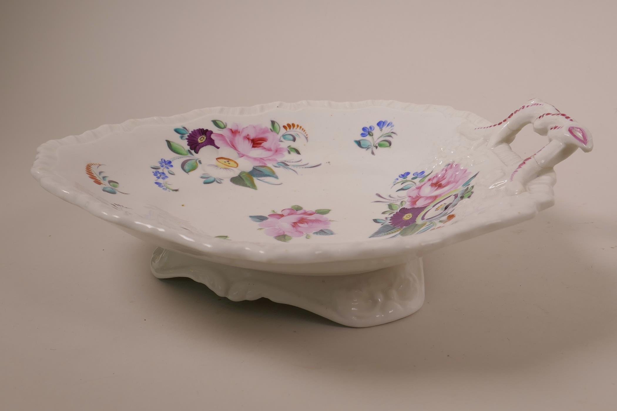 A pair of possibly Chamberlain Worcester early C19th leaf shaped dessert dishes, with hand painted - Image 4 of 8