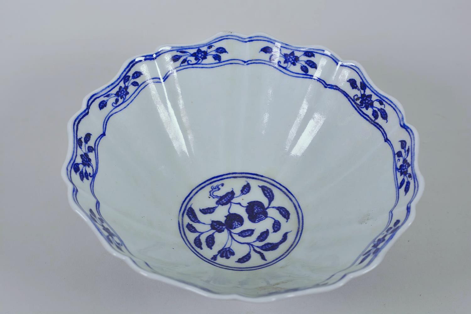 A Chinese blue and white porcelain bowl with a lobed rim and dragon decoration, 6 character mark - Image 5 of 11