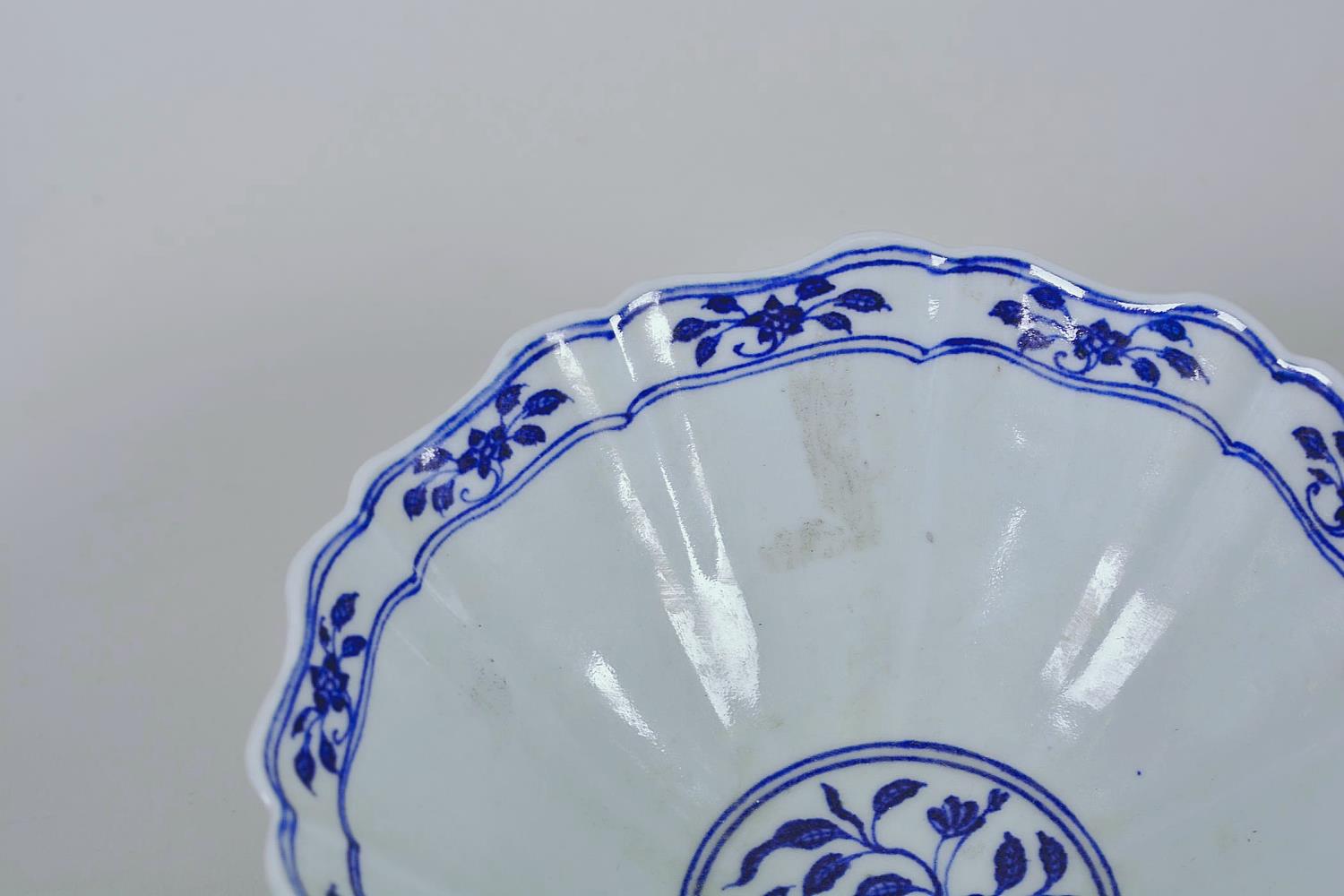 A Chinese blue and white porcelain bowl with a lobed rim and dragon decoration, 6 character mark - Image 11 of 11