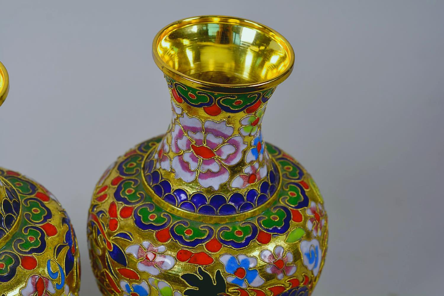 A pair of Oriental cloisonné vases decorated with dragons, 8" high - Image 9 of 9