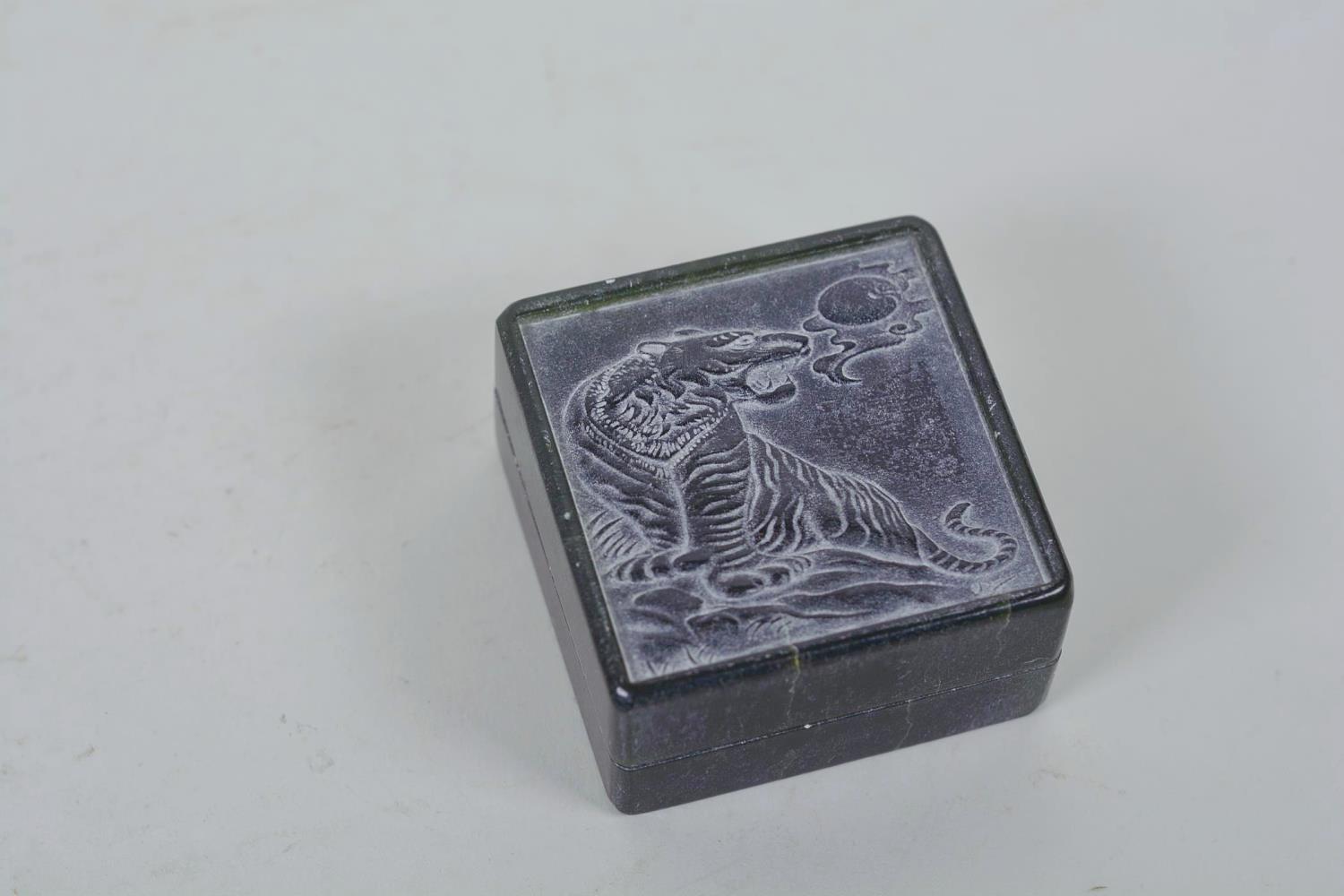 A Chinese green soapstone box containing an amber stone seal, the cover carved with a tiger, 6 - Image 8 of 9