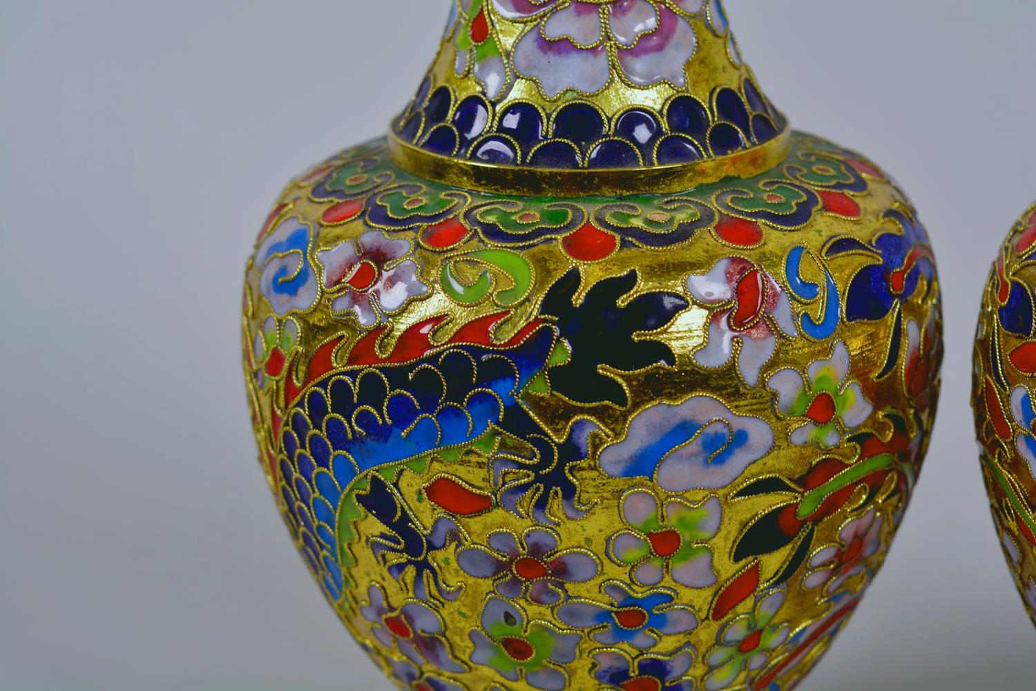 A pair of Oriental cloisonné vases decorated with dragons, 8" high - Image 6 of 9