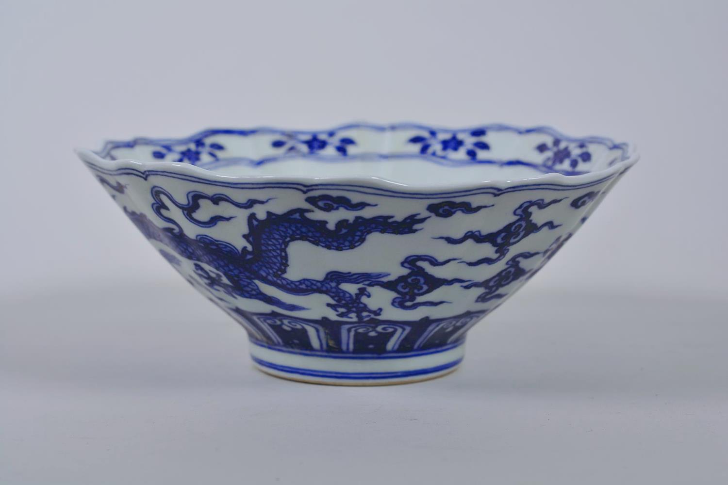 A Chinese blue and white porcelain bowl with a lobed rim and dragon decoration, 6 character mark - Image 2 of 11