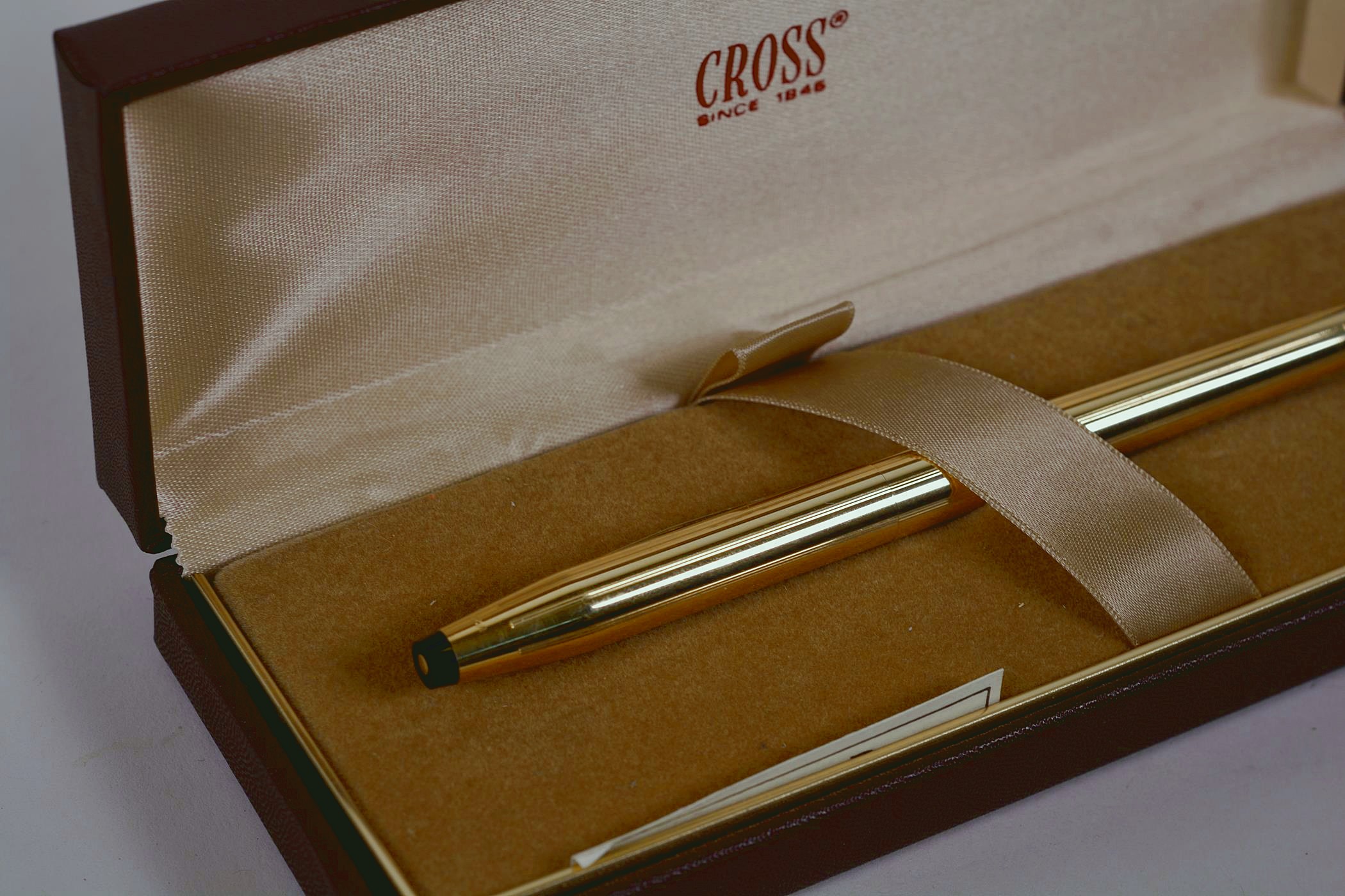 A Cross 14kt rolled gold fountain pen with 14kt gold medium nib, in its original case, along with - Image 4 of 4