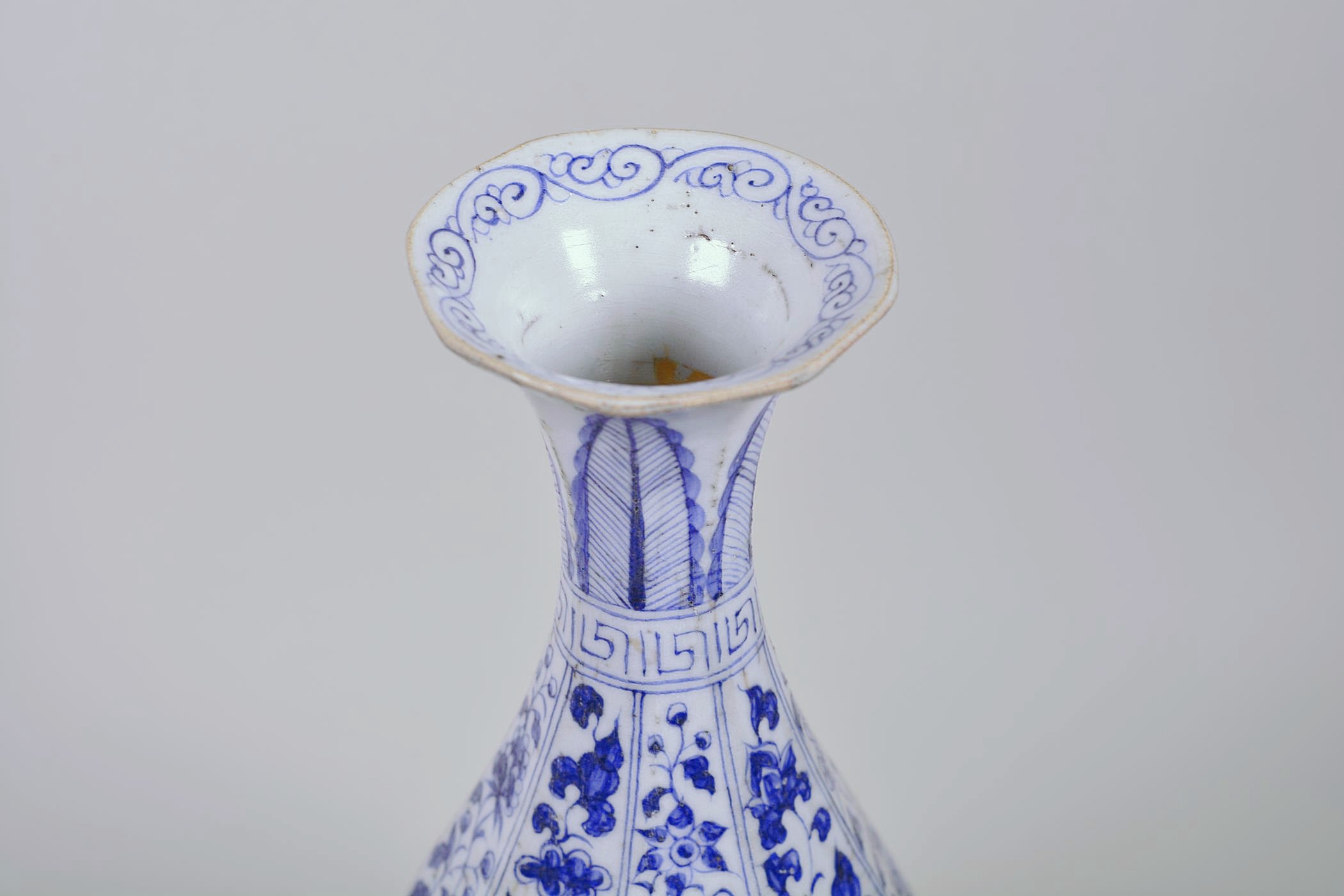 A Chinese Ming style blue and white pottery pear shaped vase decorated with flowers, 12" high - Image 3 of 5