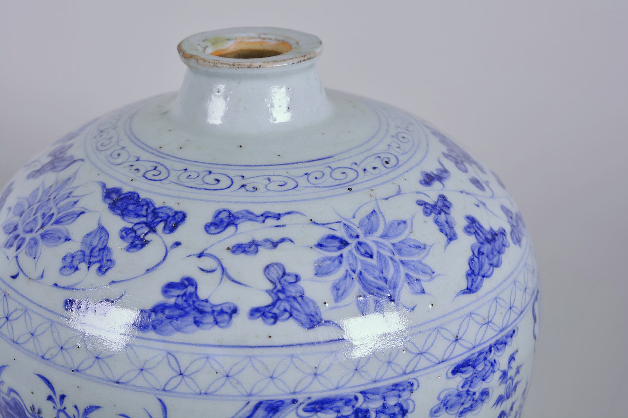 A large Chinese blue and white pottery meiping vase decorated with Lu Zhishen uprooting a willow - Image 4 of 5
