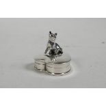 A 925 silver heart shaped pill box with a cat surmount, 1" x 1"