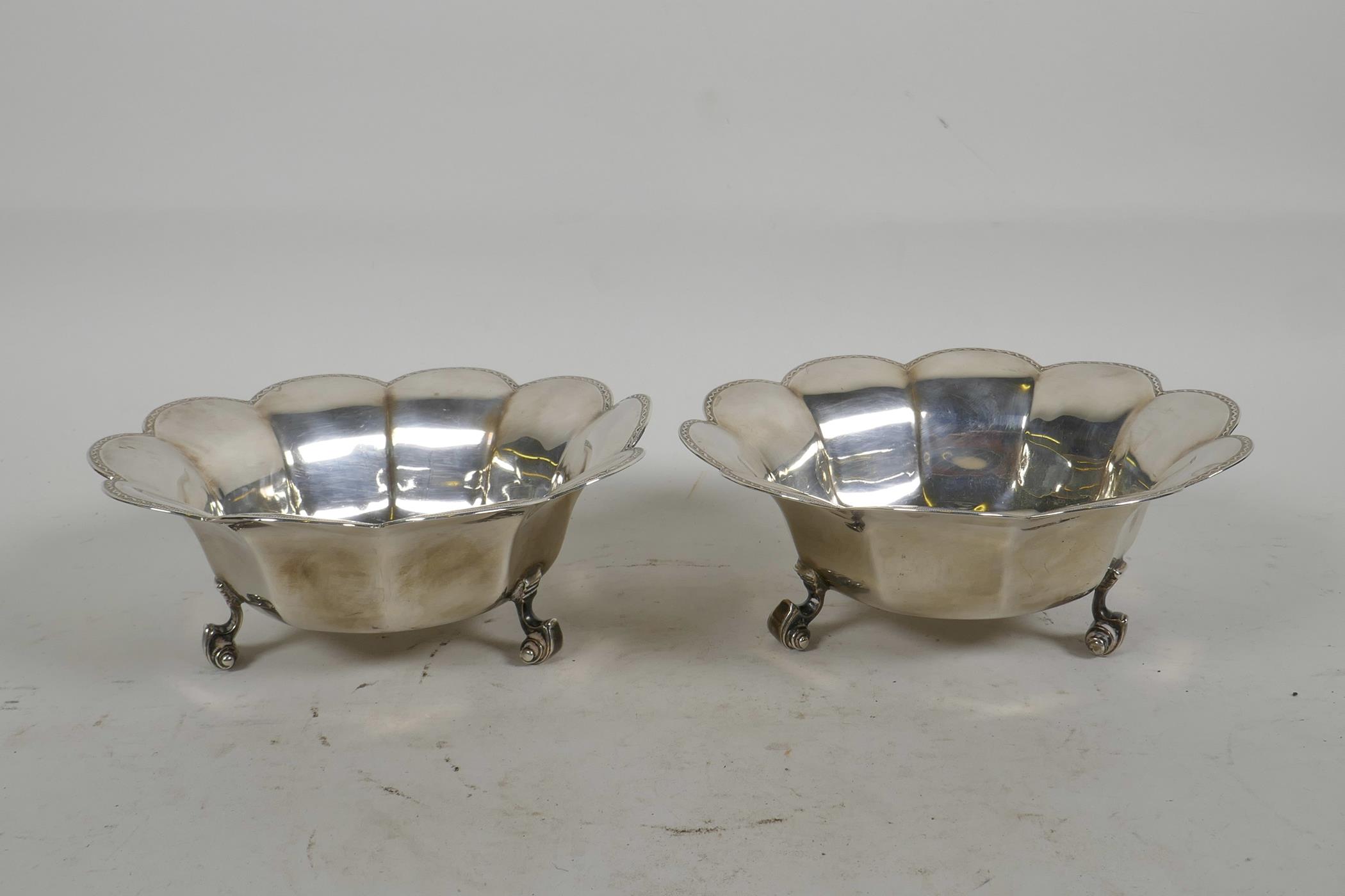 A pair of silver bowls to match previous lot, (396g), 5½" diameter