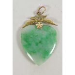 A jade heart pendant with an unmarked yellow gold mount, 1½" high x 1" wide