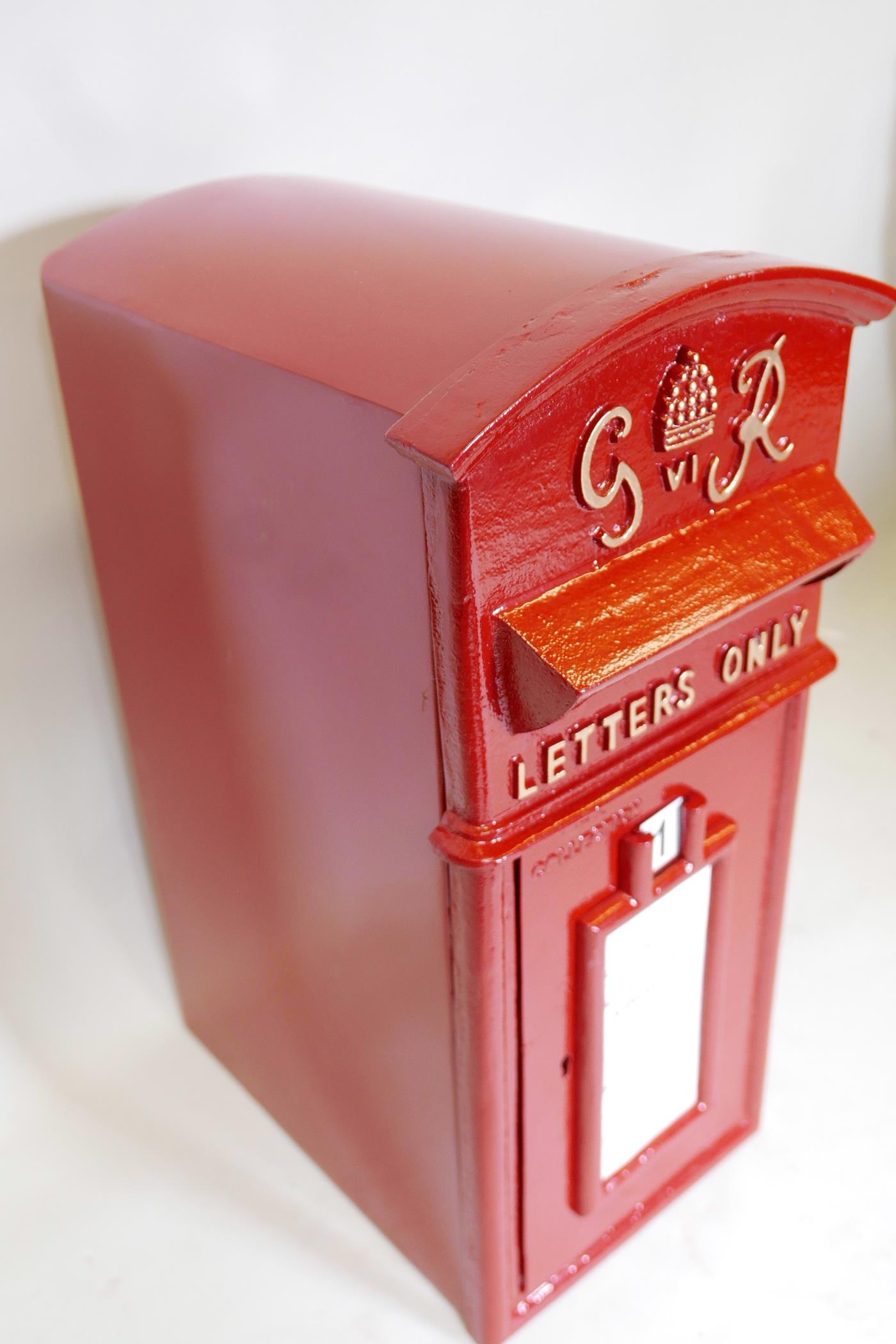 A cast iron and metal postbox with key, 23" x 14½" x 11" - Image 3 of 4