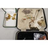 A quantity of jewellery to include a 9ct gold crucifix, 1.7g, two C19th stone set bar brooches, a