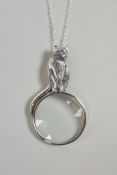 A 925 silver magnifying glass pendant necklace in the form of a cat, 2½" drop