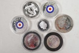 A 2011 ½ oz silver £1 coin together with a 2014 WWI commemorative half crown, a 2017 Sapphire