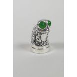 A novelty silver plated thimble and pincushion set in the form of a frog, 1" thimble