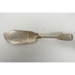 An early C19th solid silver fish server, William Eaton, London c.1830, hallmarked, 12" long, 162