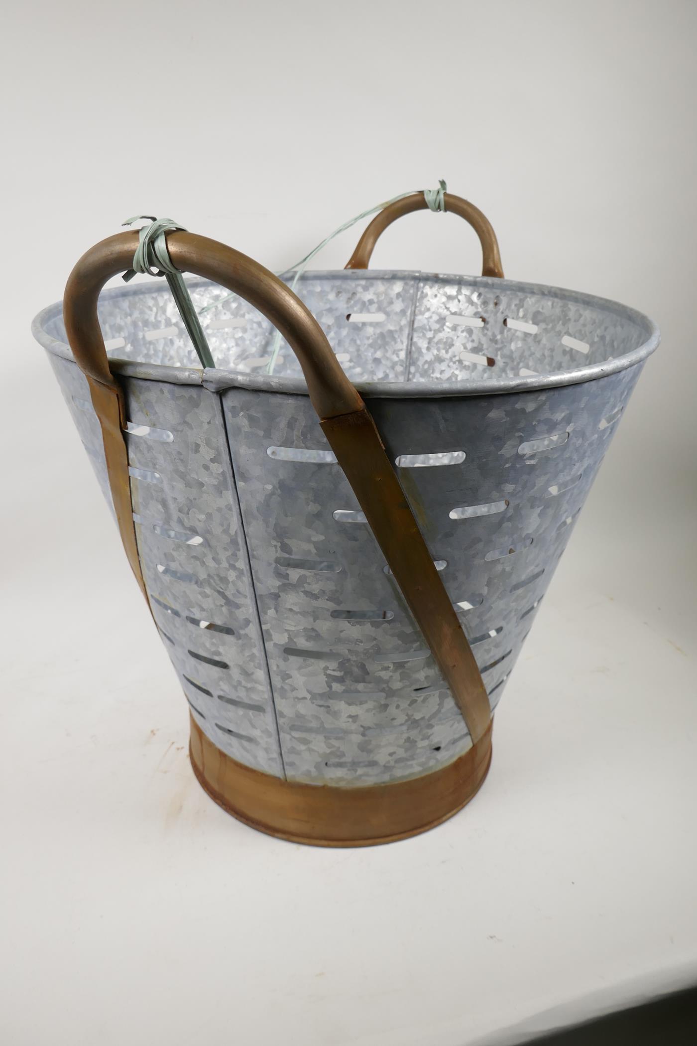 A galvanised olive bucket, 14" high, 16" diameter - Image 3 of 3