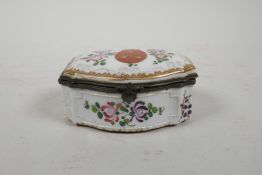 A Cantonese enamelled porcelain armorial trinket box, 3½" x 3"