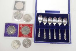 A boxed set of six hallmarked silver coffee spoons, hallmarked Birmingham 1977 (44 grams),