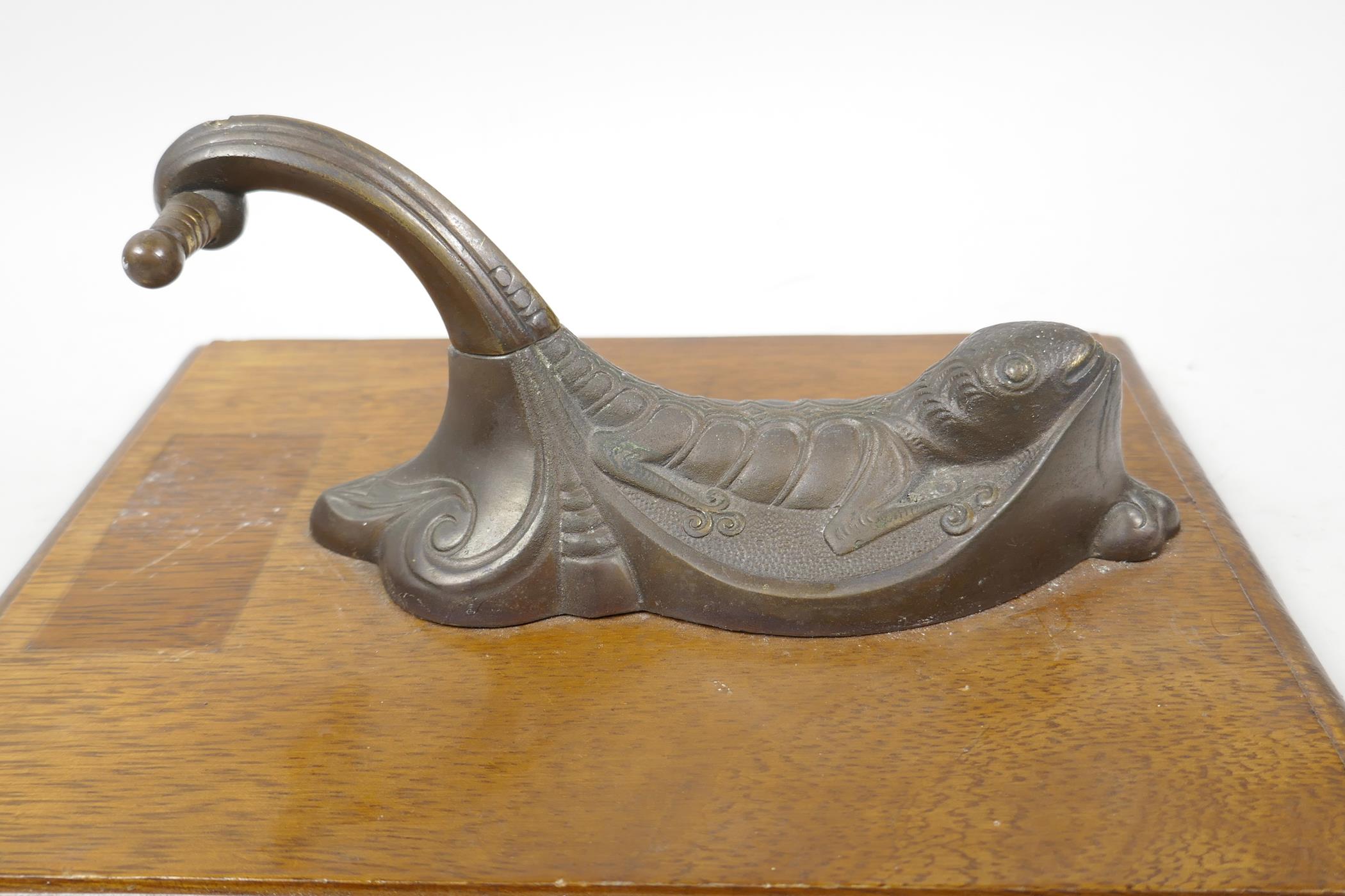 An Art Nouveau wall hook in the form of a gekko, 8" x 10" - Image 3 of 3