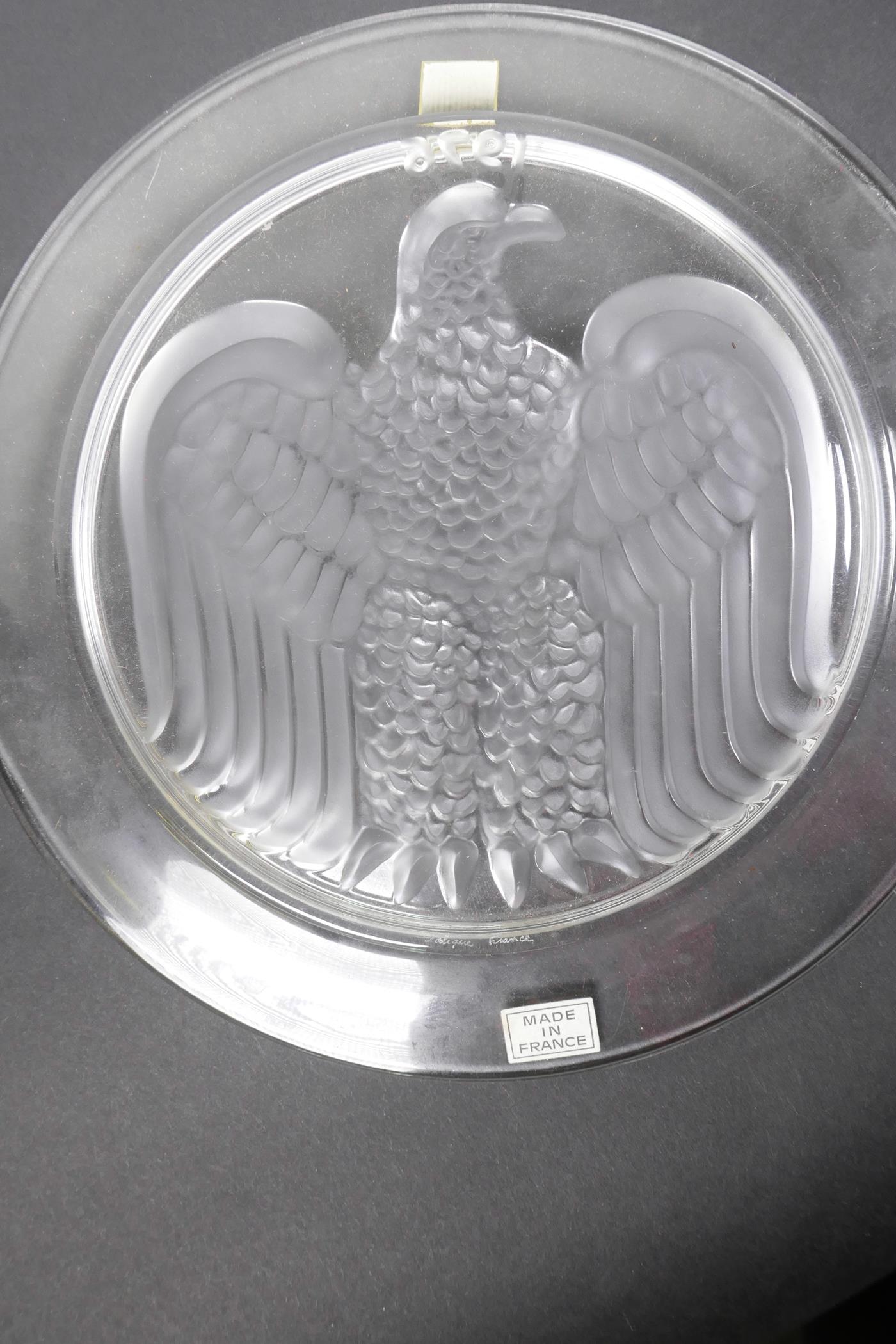 A Lalique frosted and clear glass collector's plate made to commemorate the American Bicentenary, - Image 3 of 3
