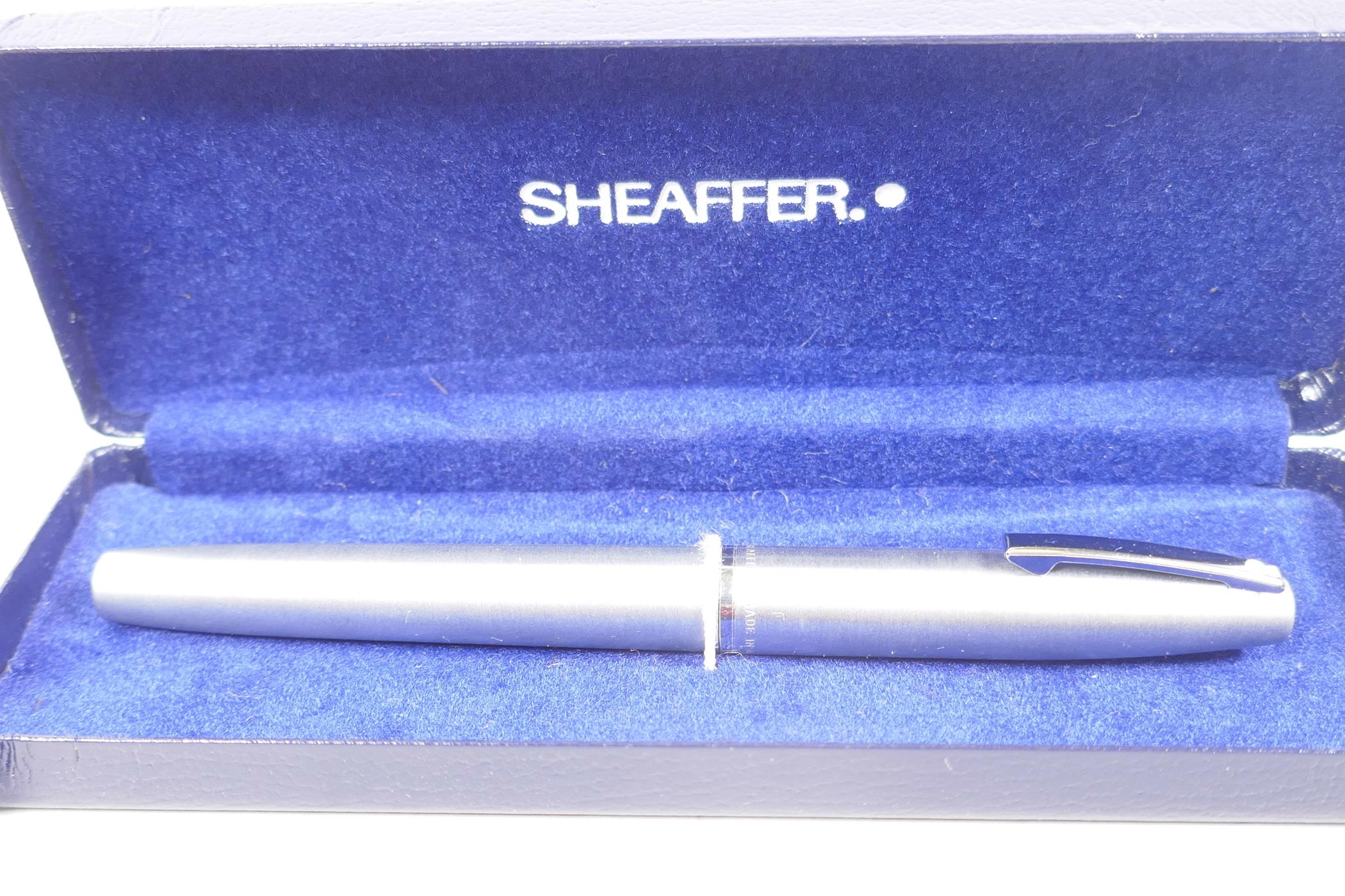 A Sheaffer fountain pen together with a Parker ball point pen and pencil set - Image 3 of 3