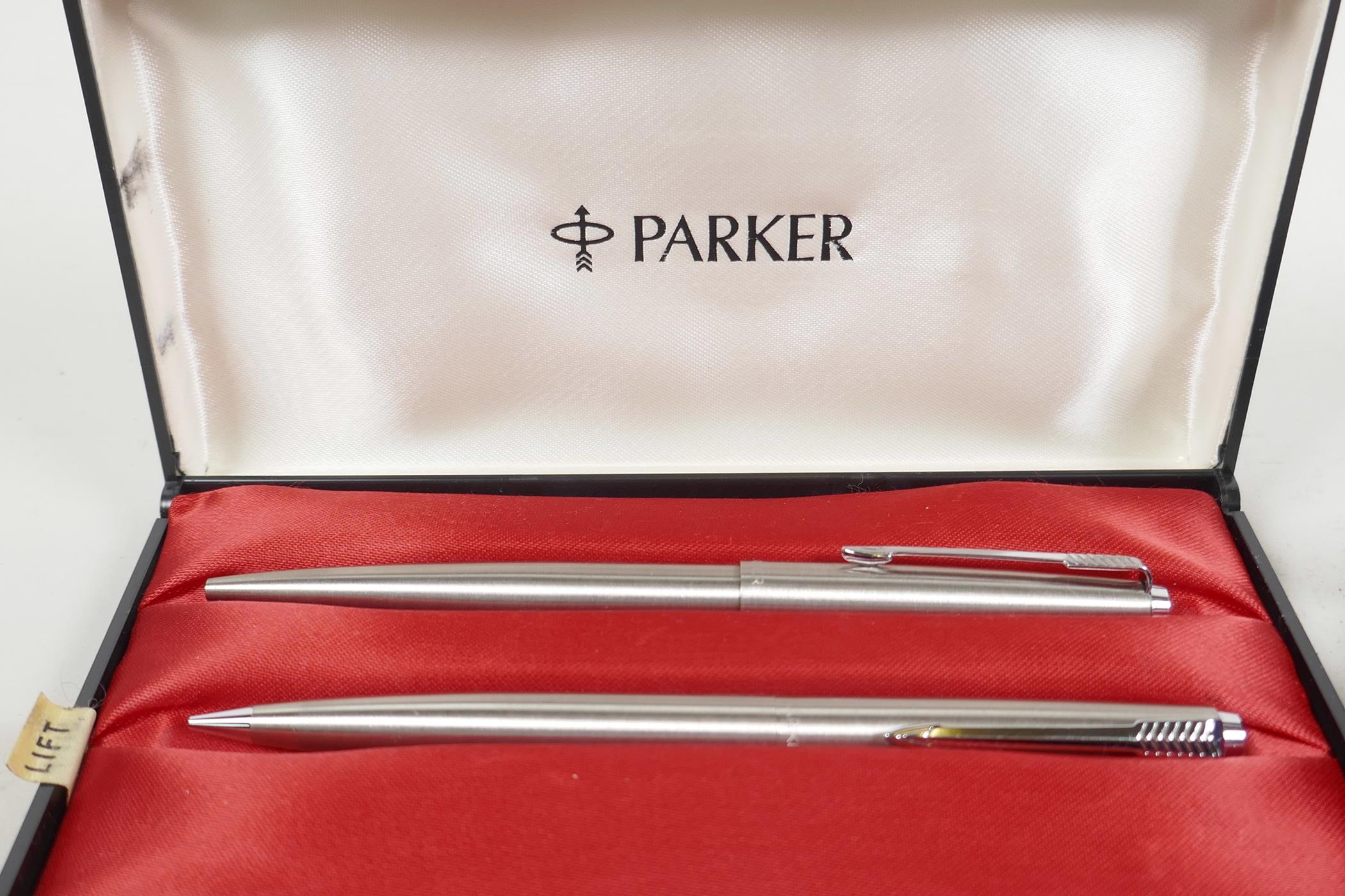 A Sheaffer fountain pen together with a Parker ball point pen and pencil set - Image 2 of 3