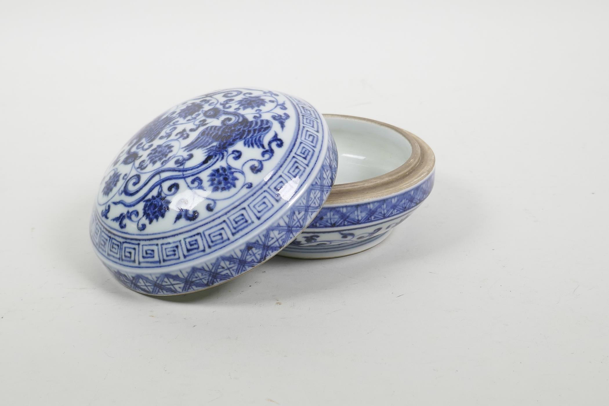 A Chinese blue and white porcelain box and cover, decorated with phoenix and lotus flowers, 6 - Image 3 of 4