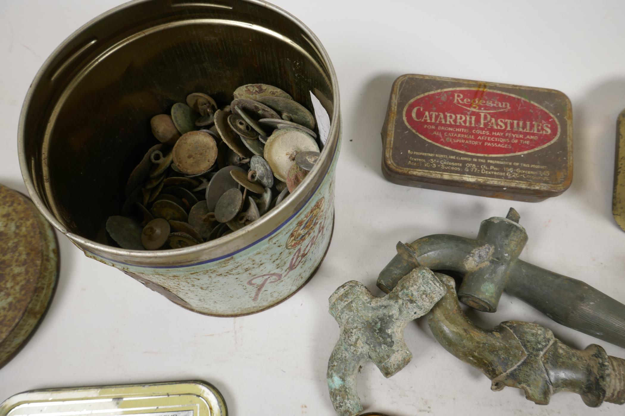 A box of vintage tins and detectorist finds - Image 6 of 6