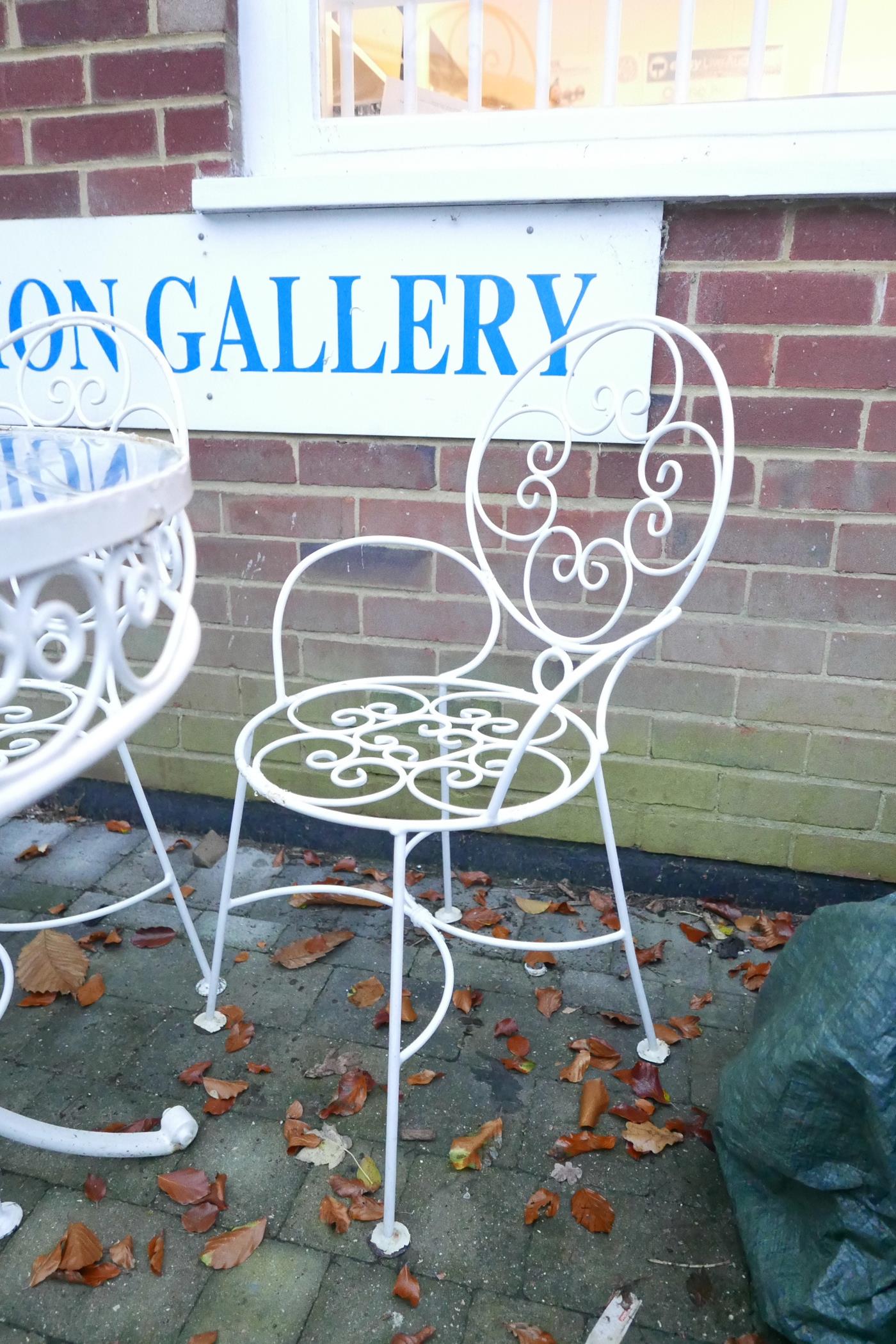 A white painted metal garden table and four chairs, the table with a glass top, 36" diameter, 30½" - Image 2 of 2