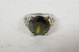 A silver and peridot dress ring, size 'P/Q'