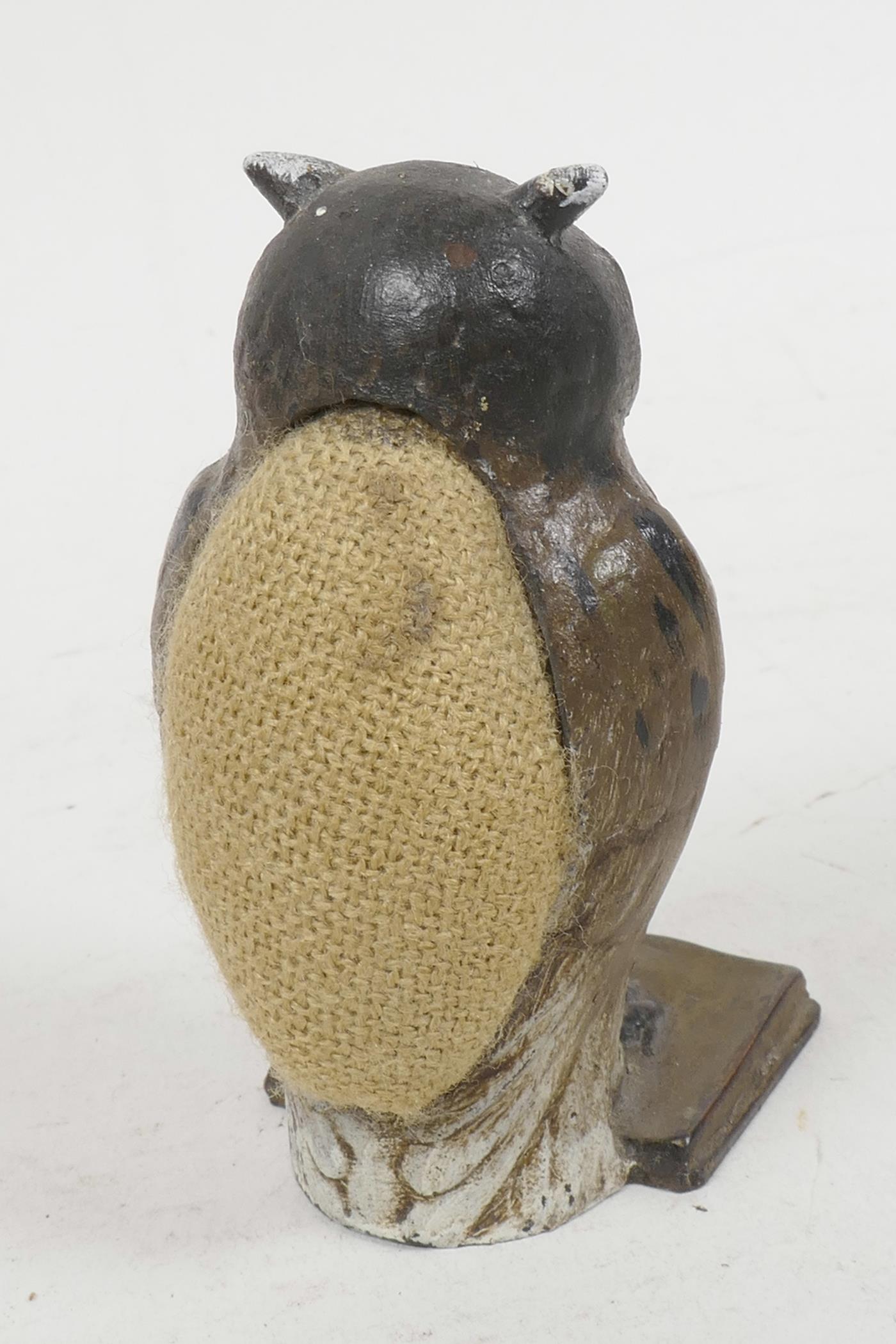 A cold painted bronze pin cushion cast as an owl - Image 3 of 4