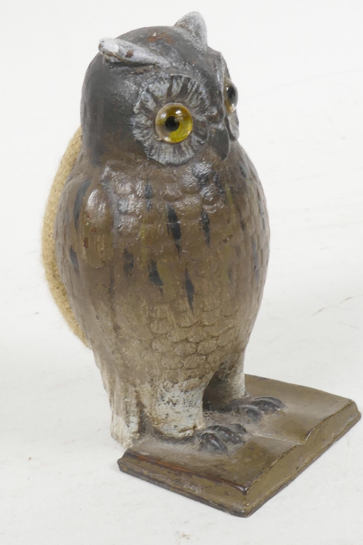 A cold painted bronze pin cushion cast as an owl - Image 2 of 4