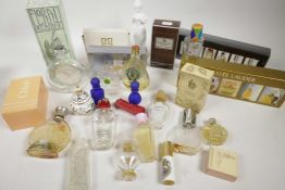 A box of vintage and other perfume bottles, some unopened, to include Estee Lauder, Ralph Lauren,