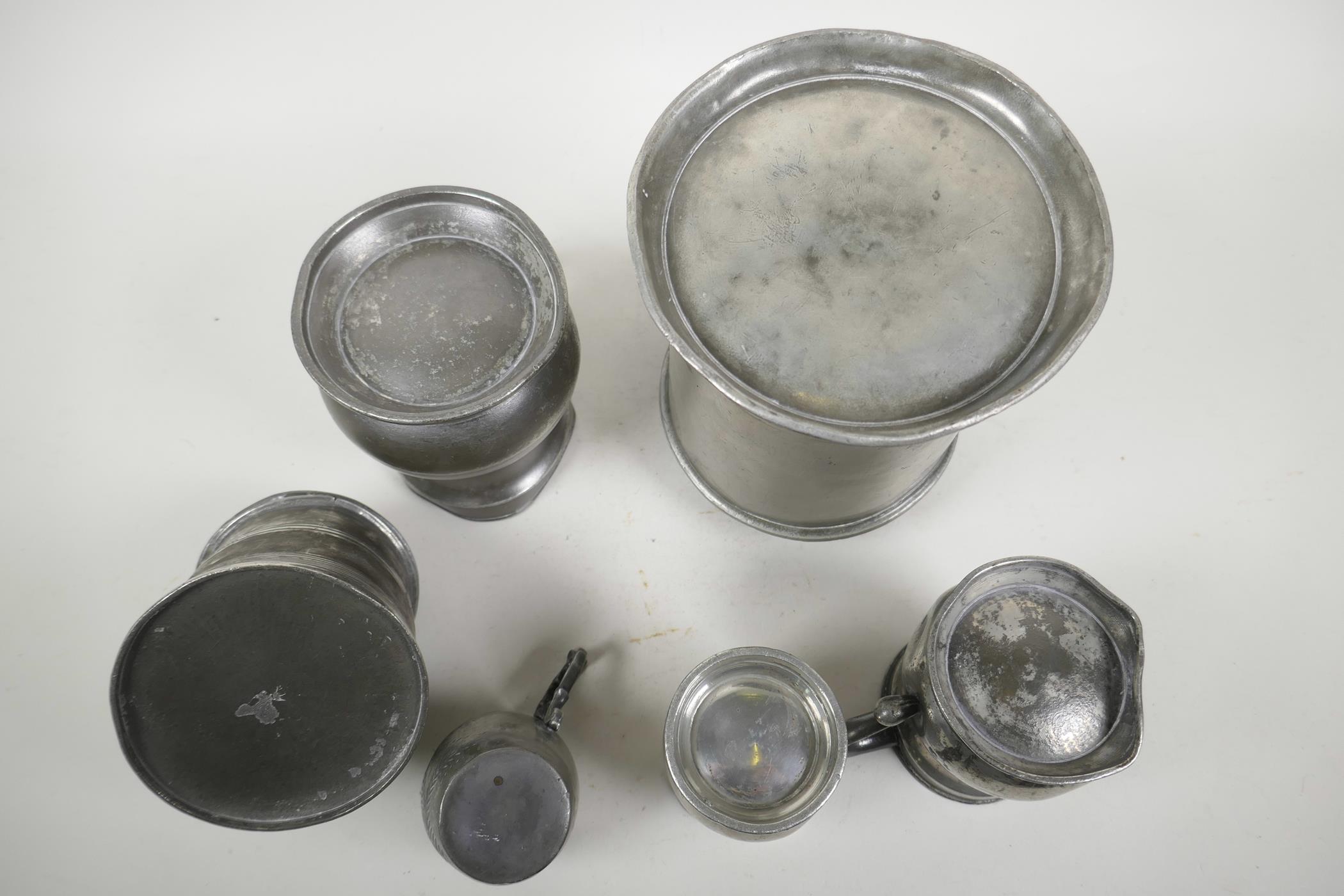 A collection of C18th pewter vessels including a large lidded tankard, English c.1780, with double d - Image 5 of 5