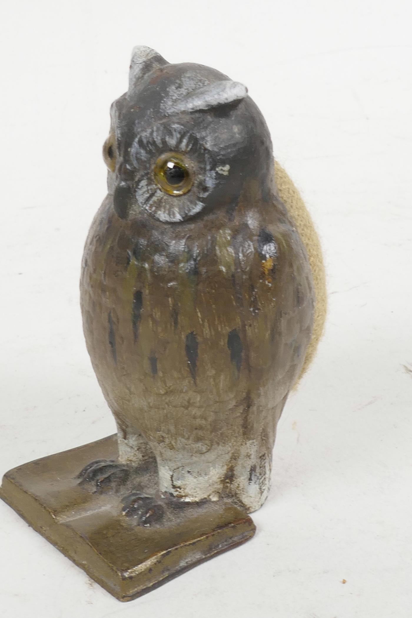 A cold painted bronze pin cushion cast as an owl - Image 4 of 4