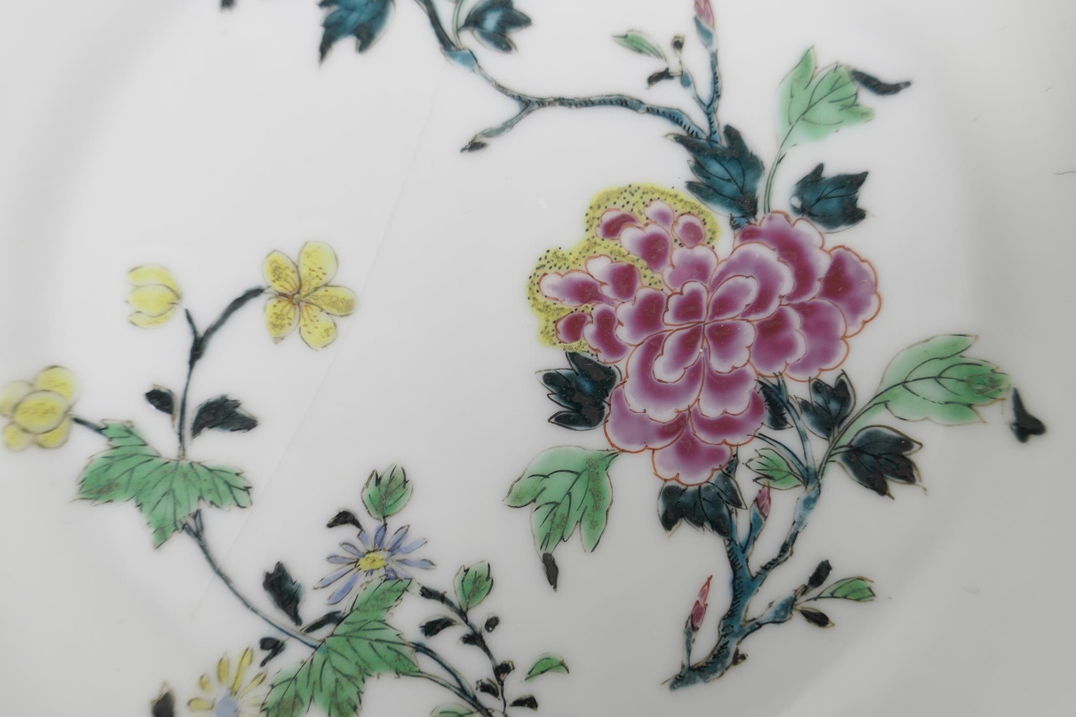 A fine quality Chinese Yongzheng famille rose 'Peony' eggshell porcelain dish, with delicate decorat - Image 2 of 6