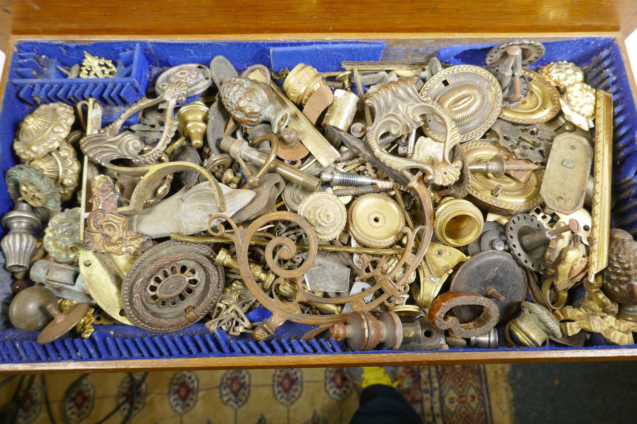 An oak canteen case with fitted tray containing a large selection of restorers' hardware furniture f - Image 2 of 8