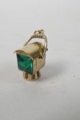 A 9ct gold novelty charm/pendant in the form of a railway lamp, gross 4.7 grams