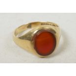 A 9ct gold signet ring set with cabochon agate stone, size 'T'